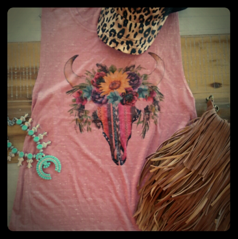 💖Flower and serape cowskull tank💖